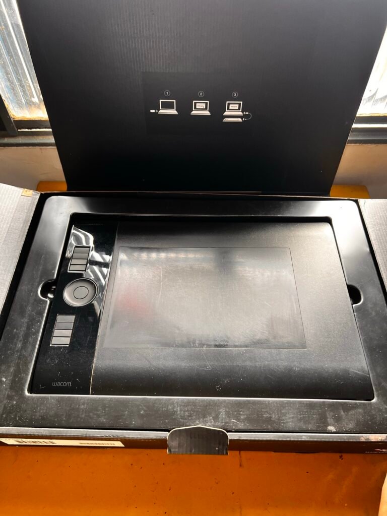 Mesa digitalizadora Wacom Intuos4 Média (PTK-640) com caneta e caixa, foto 4 de 6