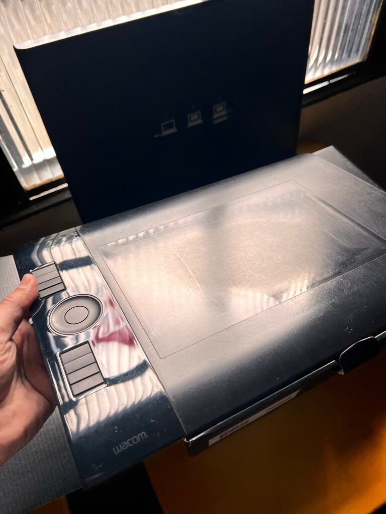 Mesa digitalizadora Wacom Intuos4 Média (PTK-640) com caneta e caixa, foto 5 de 6