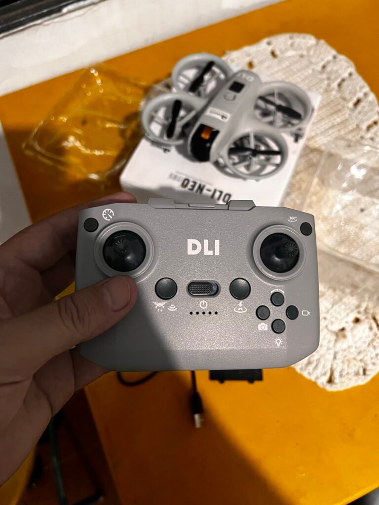 Mini drone DLI-NEO com câmera dupla, 2 baterias e caixa, foto 5 de 5